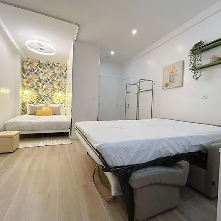 Cosy Louvre Homestay Paris