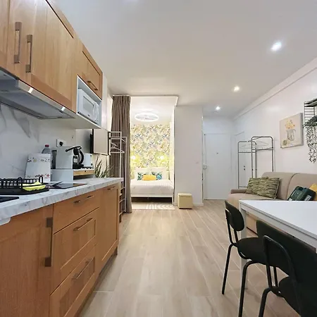 Cosy Louvre Homestay *